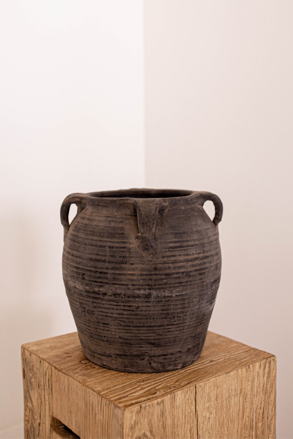 Atelier Vintage Found Black Grey Pot with Handles | By Luxe B Co.