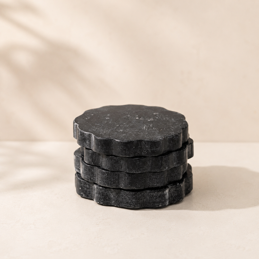 Sous-verres festonnés en marbre noir