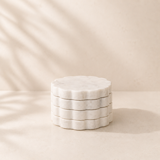 Sous-verres festonnés en marbre blanc