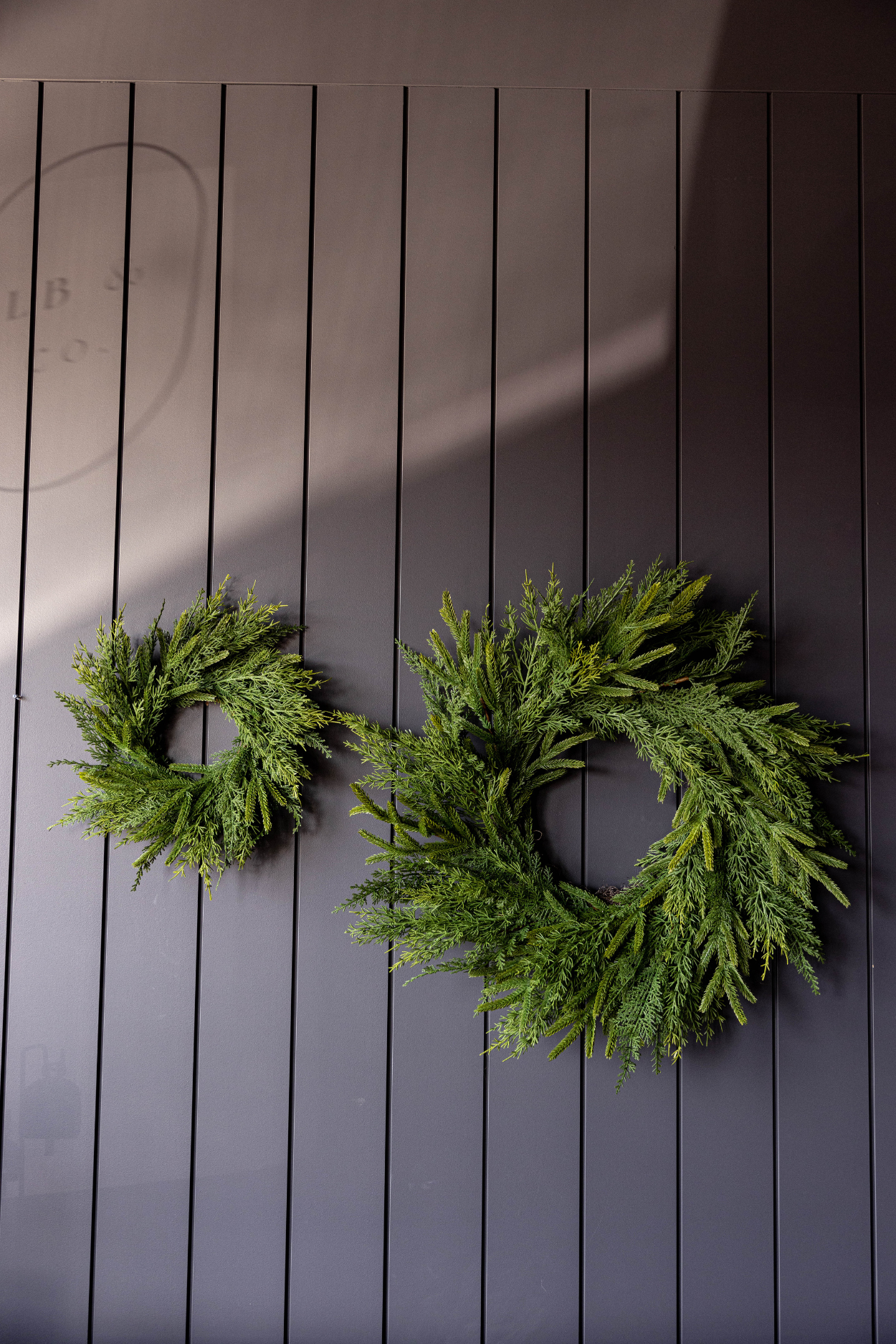 Norfolk & Cypress Pine Mixed Wreath 24" - Luxe B Co