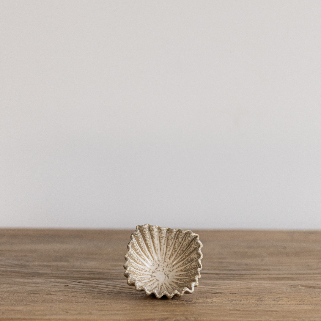 Resin Ruffle Dish | By Luxe B Co.
